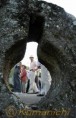 下鶴橋の控柱の添え石に彫られたとっくりの形＝御船町