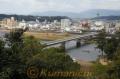 球磨川に架かる水ノ手橋と人吉市街