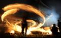 阿蘇神社の参道にできた「火振り神事」の炎の輪＝２３日午後７時５分すぎ、阿