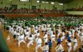 １２００人が参加した太極拳の「一斉演武」＝熊本市の市総合体育館