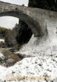 雪化粧した通潤橋。大みそか大雪＝山都町