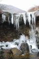 仙酔峡の滝凍る＝阿蘇市
