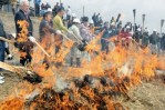 大規模野焼き再開の火入れ式＝阿蘇市