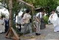 四山神社の「茅の輪くぐり」＝荒尾市