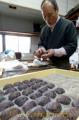 おはぎを作る和菓子職人